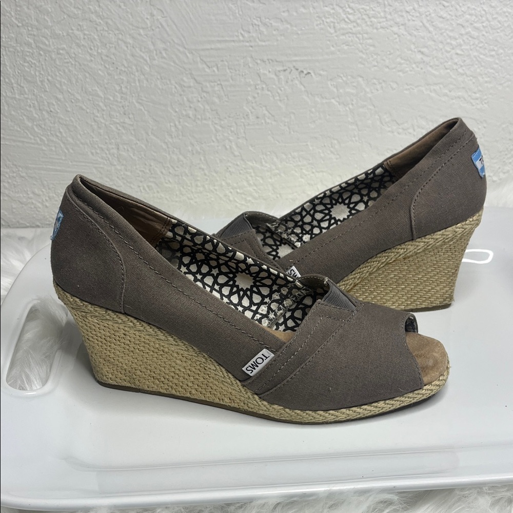 Tom's Brown Wedge Shoes - Picture 2 of 8